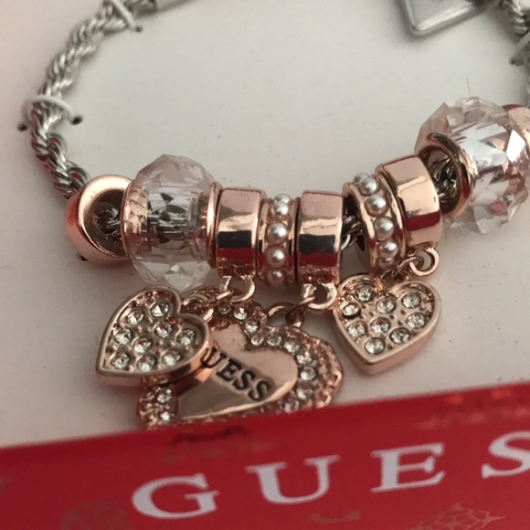 ✨Sold✨Guess Boxed Heart Charm Bracelet & Earring Set New - Picture 2 of 9